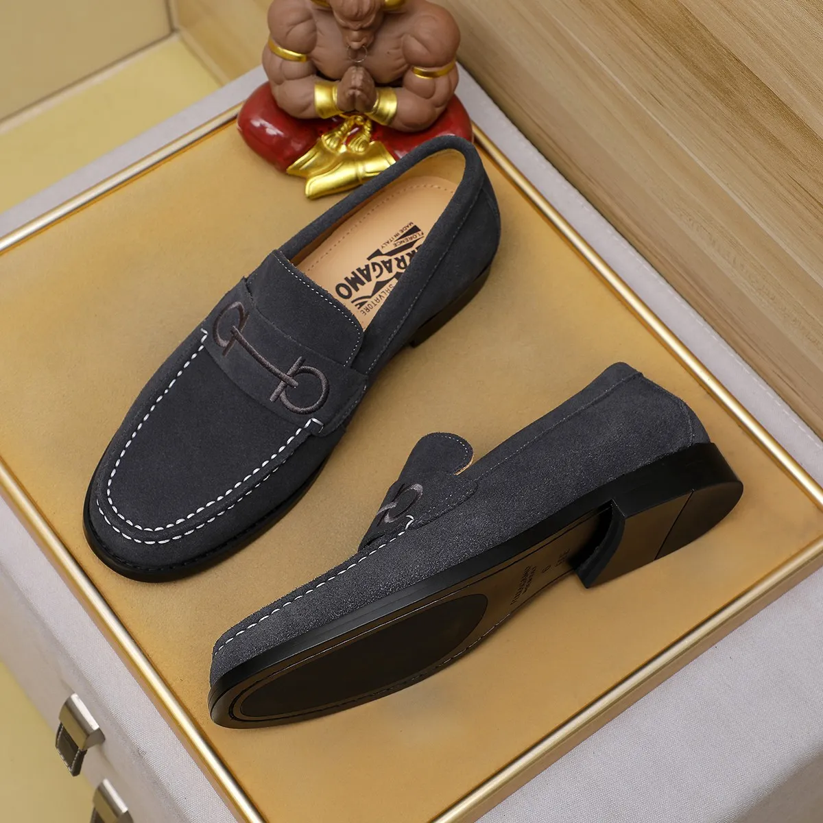 Men's shoes 💰460 🔥 Ferragamo new men's casual slip-on shoes 🇨🇳 Official website original 1:1 mold, original quality 💯 fine workmanship, high-end luxury ☘ The upper is made of imported Italian first-layer cowhide 🌴 Luxurious water dyeing 🐂 Leather lining 🍓 Rubber wear-resistant and non-slip outsole, breathable and comfortable to wear 🍍 The first choice for high-taste men, color optional! Code number 38-44 (45.46. Customized)